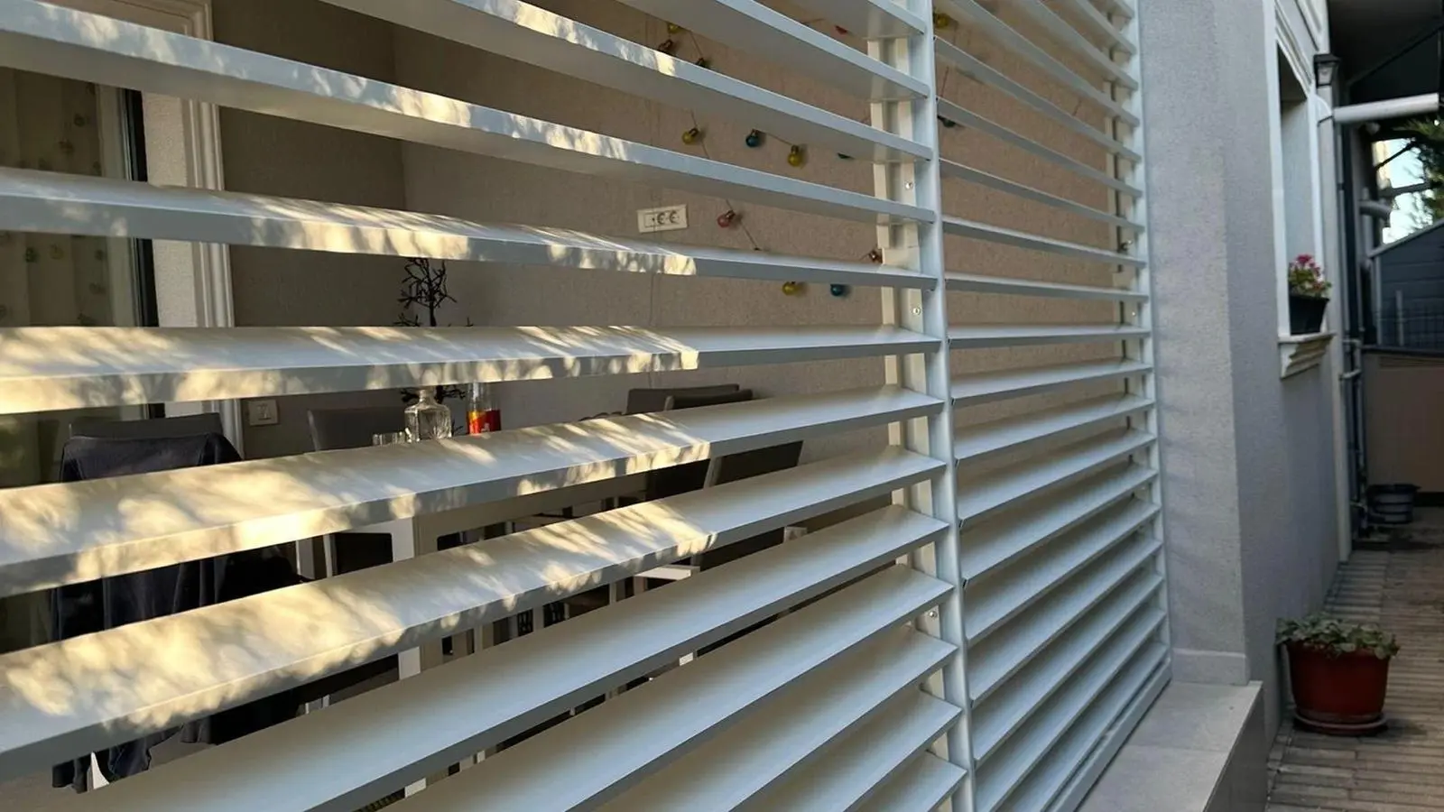 Terasa modernă cu panouri glisante din aluminiu TerraSlide